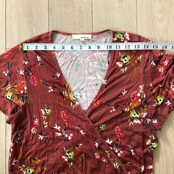 June & Hudson Nordstrom Floral Faux Wrap Top in Rosewood Size M - Picture 3 of 12